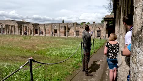Tour-guide-explaining-the-hisotry-to-his-group-of-day-tourists-in-Pompeii