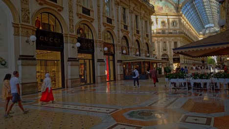 Menschen-Beim-Einkaufen-In-Der-Galleria-Vittorio-Emanuele-In-Der-Innenstadt-Von-Mailand-In-Der-Nähe-Des-Domplatzes