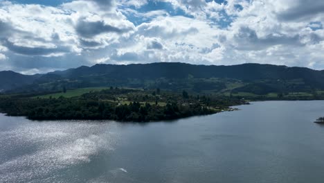 Video-Drone-Del-Lago-Neusa-En-Colombia