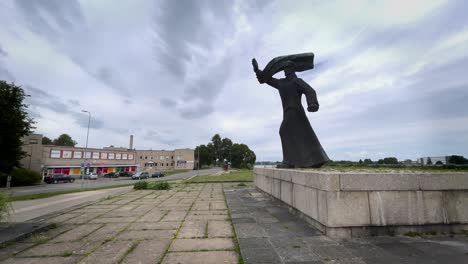 Monument-to-Latvian-defender-of-city-Red-Riflemen-Daugavpils