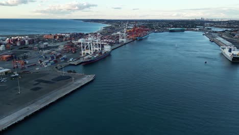 Große-Schiffe-Im-Australischen-Hafen-Fremantle-In-Der-Stadt-Perth