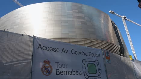 Das-Fußballstadion-Von-Real-Madrid,-Santiago-Bernabeu,-Durchläuft-Gerade-Die-Letzte-Phase-Der-Fertigstellung-Seines-Neuen-Designs-Und-Der-Vollständigen-Renovierung