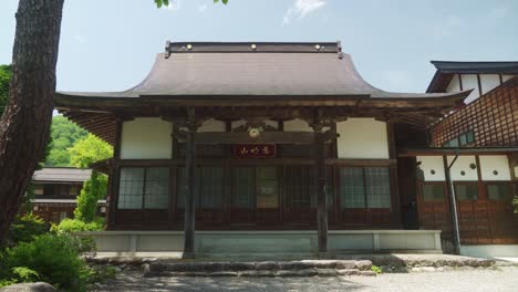 Traditional-Shinto-Building-In-Ogimachi-Village