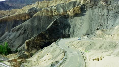 Vista-Aérea-Del-Hermoso-Paisaje,-Manali-leh,-Viaje-En-Bicicleta-En-El-Himalaya,-Leh,-Ladakh,-India