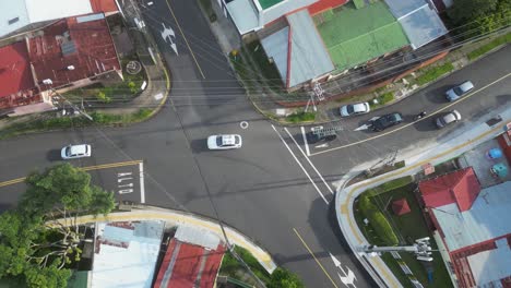 Drone-Shot-Pulling-Up-at-Intersection-in-San-Jose-Costa-Rica