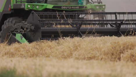 Green-Combine-Harvester:-Wheat-Field-Grain-Harvest