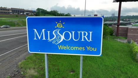 Missouri-Willkommen-Sie-Straßenschild-Entlang-Der-Autobahn