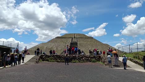 Slow-motion-shot-of-tourists-admiring-the-architecture-at-the-Teotihuacan-Pyramids-in-Mexico