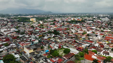 Aerial-view-rising-over-the-cityscape-of-Cordoba,-cloudy-day-in-Veracruz,-Mexico