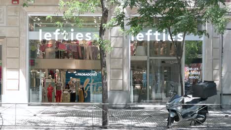 Pedestrians-walk-past-the-Spanish-fashion-brand-owned-by-Inditex,-Lefties,-store-in-Spain