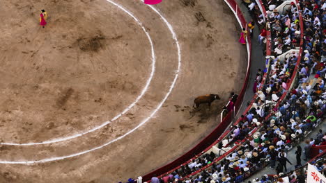 Matadors-hiding-from-a-bull,-inside-the-Plaza-de-Toros-stadium,-in-Aguascalientes,-Mexico