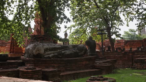 Templo-De-Las-Antiguas-Ruinas-De-Wat-Mahahathay-En-Ayutthaya,-Tailandia