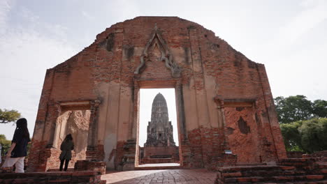 Ayutthaya-alte-Tempelruinen-In-Thailand.-4k-60fps