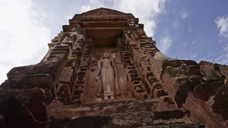 Antiguas-Ruinas-Del-Templo-En-Ayutthaya,-Tailandia