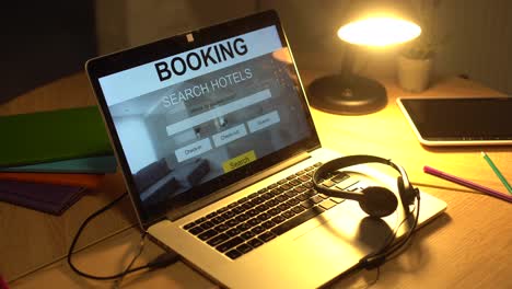 booking-in-laptop,-using-a-laptop-computer