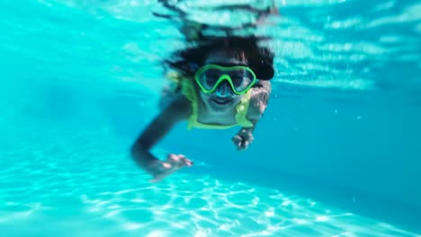 Happy-girl-in-goggles-swim-underwater-in-pool.-Close-up.