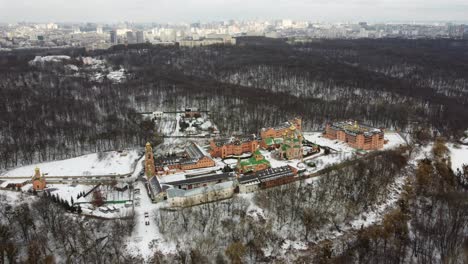 Blick-Auf-Das-Kloster-In-Kiew-Im-Winter