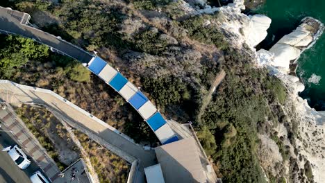 Hermoso-Video-Panorámico-De-Drones-4k-De-Rosh-Hanikra,-El-Punto-Más-Al-Norte-Que-Separa-La-Frontera-Entre-Israel-Y-El-Líbano