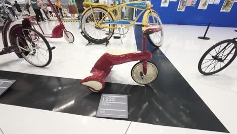 1935-Chinese-bike-bicycle-tricycle-exposed-in-Shanghai-Auto-Museum-in-the-Auto-Expo-Park-of-Shanghai-International-Automobile-City