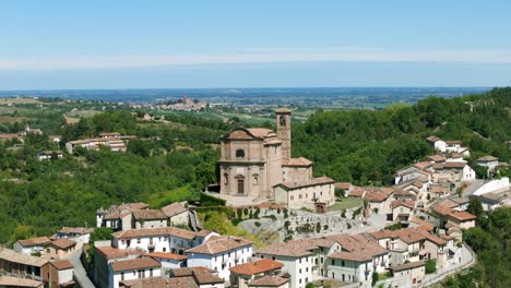 Treville,-Bergstadt-Und-Kirche-In-Der-Region-Piemont-Im-Norden-Italiens