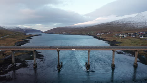 Färöer-Inseln-4K-Luftaufnahme-Der-Brücke-Zwischen-Streymoy-Und-Eysturoy