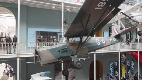 Model-of-World-War-2-Spitfire-in-the-National-Museum-of-Scotland,-Edinburgh