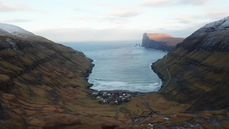 Färöer-Inseln-4K-Luftaufnahme-Von-Tjørnuvík,-Streymoy