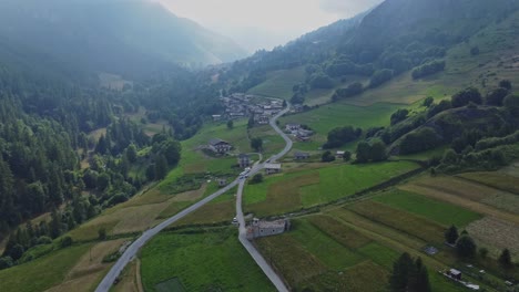 Enthüllung-Der-Cottischen-Alpen-In-Der-Nähe-Der-Gemeinde-Busca,-Cuneo,-Italien