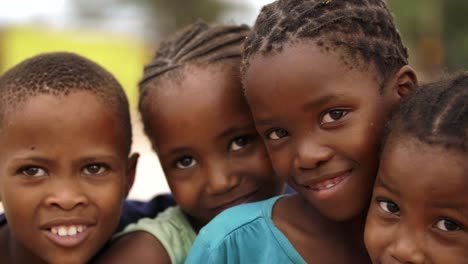 Süße-Afrikanische-Kinder-Lächeln-Armut