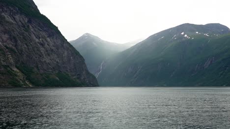 Mountains-surrounding-the-Geiranger-Fjord-in-Norway
