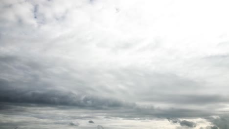 Atemberaubender-Zeitraffer-Vorbeiziehender-Wolken