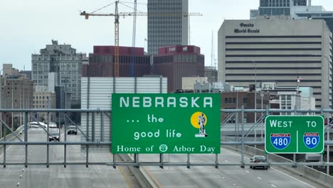 Bienvenido-Al-Cartel-De-Nebraska-Fuera-De-Omaha,-Nebraska.