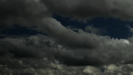 Wunderschöner-Zeitraffer-Vorbeiziehender-Wolken