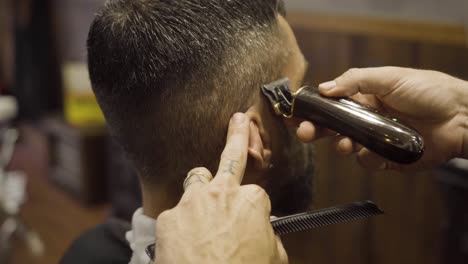 Hairdresser-Service-With-Electric-Shaver-Machine-In-A-Barbershop