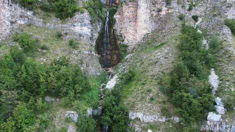 Kefalovriso-Cascade,-highest-waterfall-in-Greece-at-Tzoumerka-National-Park---Aerial-Pedestal-Down