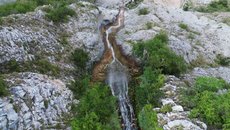 Kefalovriso-Höchster-Wasserfall-In-Griechenland-Im-Tzoumerka-Nationalpark---Luftaufnahme