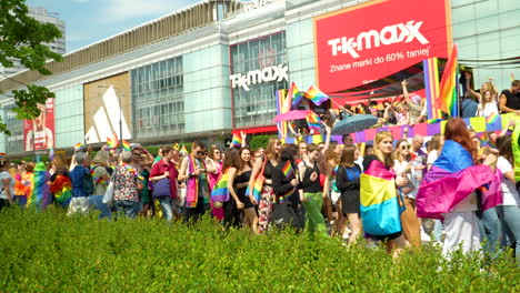 Widerstandskraft-Und-Stolz:-LGBT-Freiheitsmarsch-Widersetzt-Sich-Den-Normen-In-Warschau