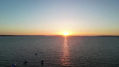 Wunderschönes,-Ruhiges-Meer-Im-Sonnenuntergang-über-Der-Region-Zadar,-Kroatien,-Die-Aussicht-Von-Oben