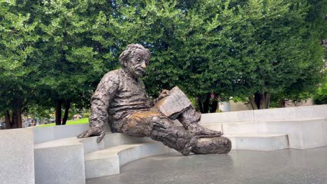 Albert-Einstein-Statue-In-Washington-D.C.,-USA-Vereinigte-Staaten-Von-Amerika-Tagsüber-Nahaufnahme