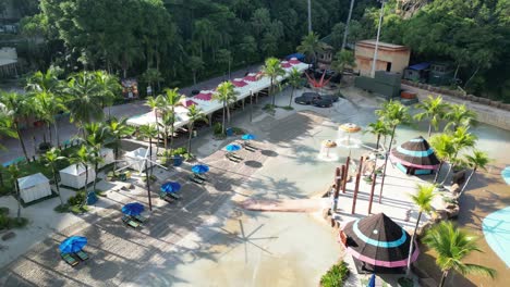 Toma-Aérea-Del-Parque-Temático-Sunway-Lagoon-En-Sunway-Resort-En-Selangor