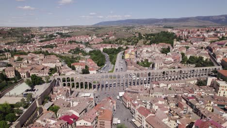 Aquädukt-Von-Segovia,-Wunderwerk-Der-Ingenieurskunst.-Panorama-Stadtbild,-Spanien