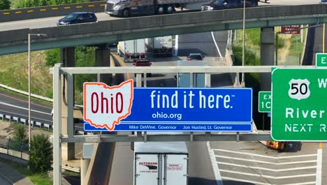 Straßenschild-„Willkommen-In-Ohio“.