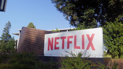 Netflix-company-logo,-establishing-shot