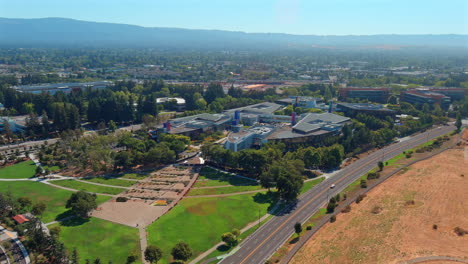 Google-headquarters-in-California,-Googleplex-establishing-aerial-view