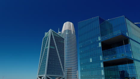 Salesforce-headquarters,-skyscraper-in-downtown-San-Francisco-aerial-view
