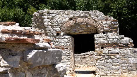 Butrint,-Albania,-view-of-a-stone-arch-and-window,-elements-of-the-ruins-of-an-ancient-building