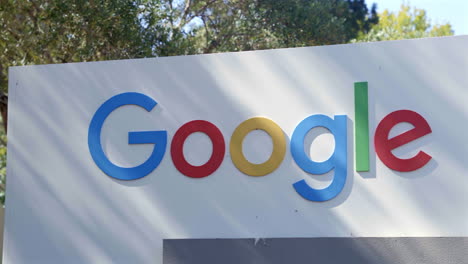 Google-company-logo-reveal,-establishing-shot