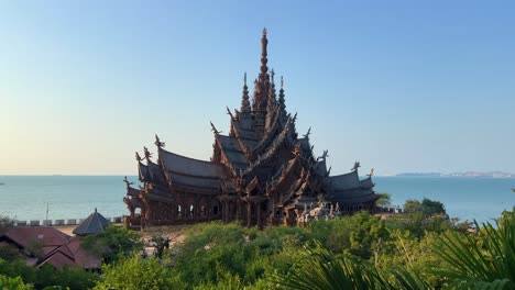 Sanctuary-of-Truth,-popular-touristic-attraction-in-Pattaya,-Chonburi-in-Thailand-during-the-day