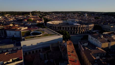 Aerial-show:-unveil-Nîmes-at-sunrise-from-the-viewpoint-of-the-arena-with-flying-birds