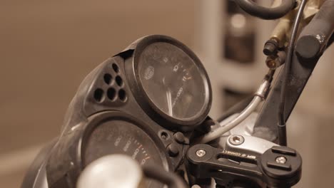 Geschwindigkeitsanzeige-Eines-Ducati-Motorrads